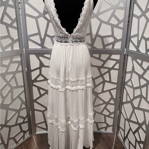 Forever 21 Cream Lace Maxi Dress - Picture 3 of 10